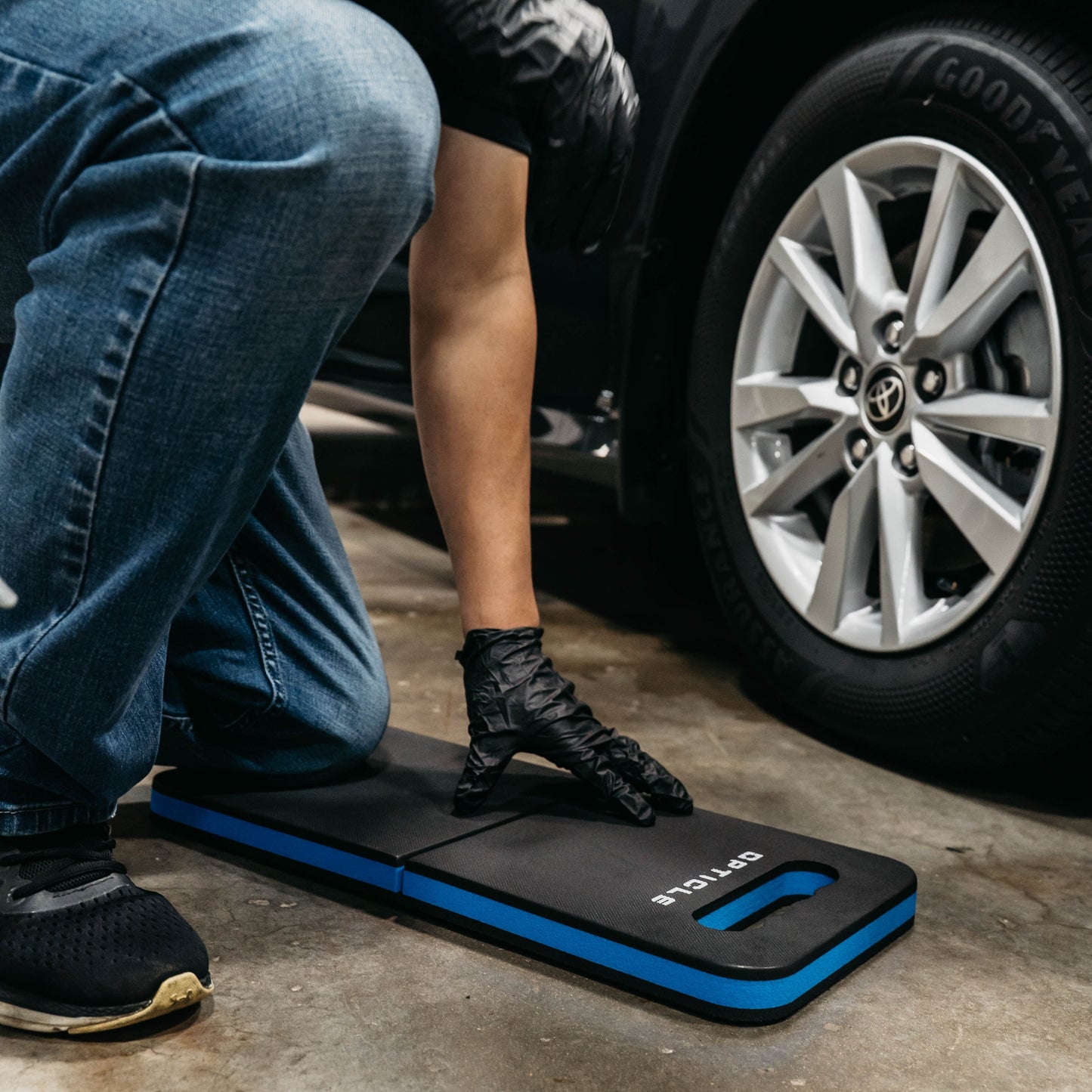 OPTICLE | Folding Kneeling Mat Blue & Black