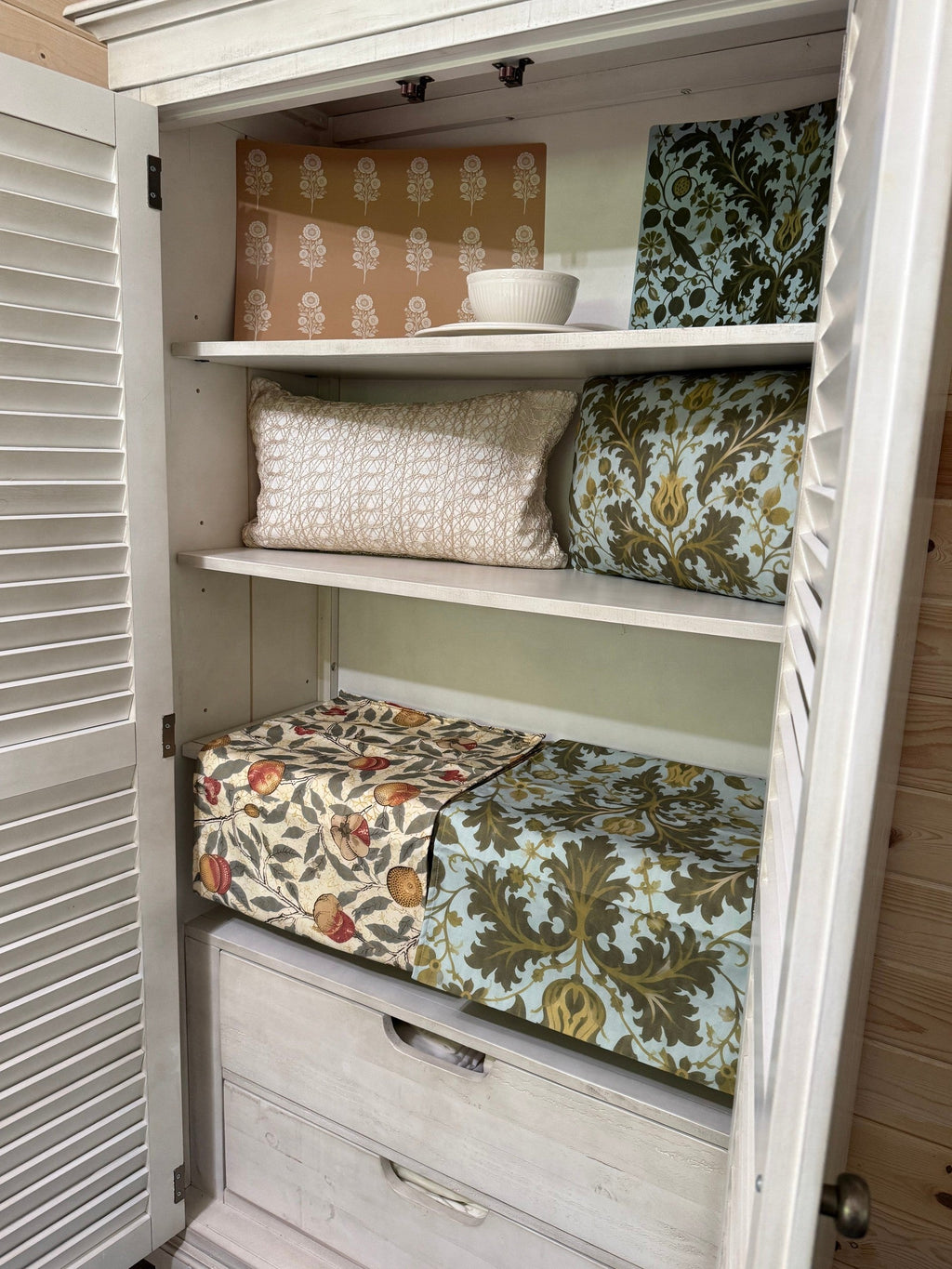 Pretty Camper - William Morris - Fruit and Botanical Bed Runner and Pillow Set