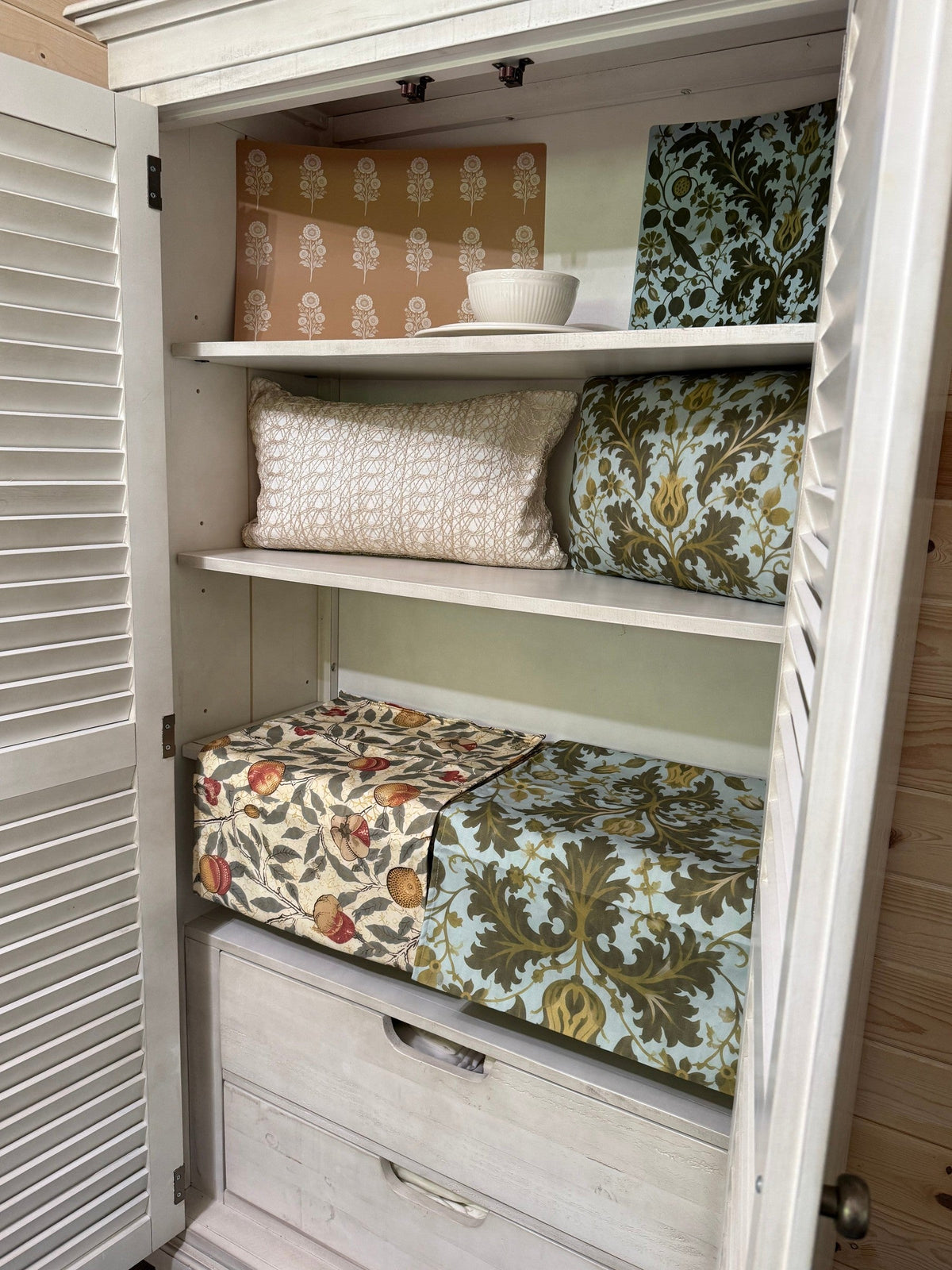 Pretty Camper - William Morris - Fruit and Botanical Bed Runner and Pillow Set