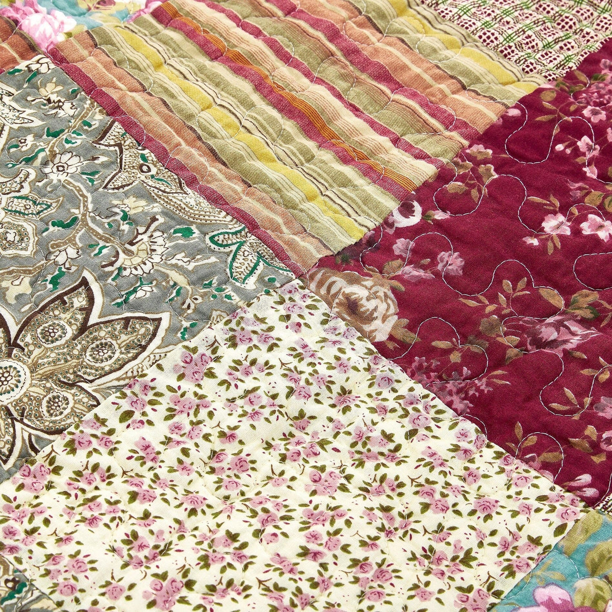 Tache Fairy Tale Tea Party Beige Burgundy Paisley Floral Cotton Patchwork Quilted Throw Blanket (DXJ103443)